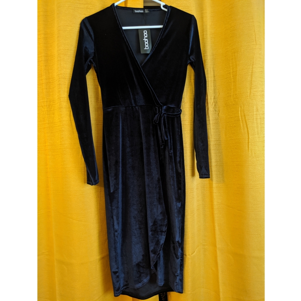 Boohoo blue valvet dress